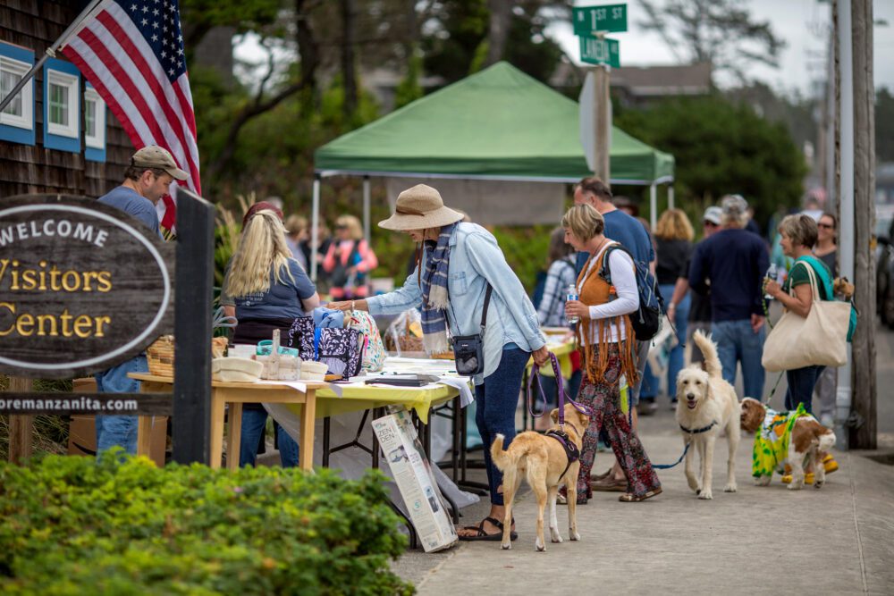Muttzanita manzanita oregon visitors center outdoor market dogs